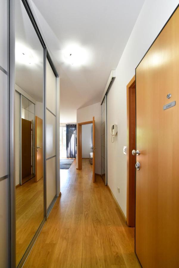 Block Apartment Park With Private Garage Parking Zagreb Extérieur photo