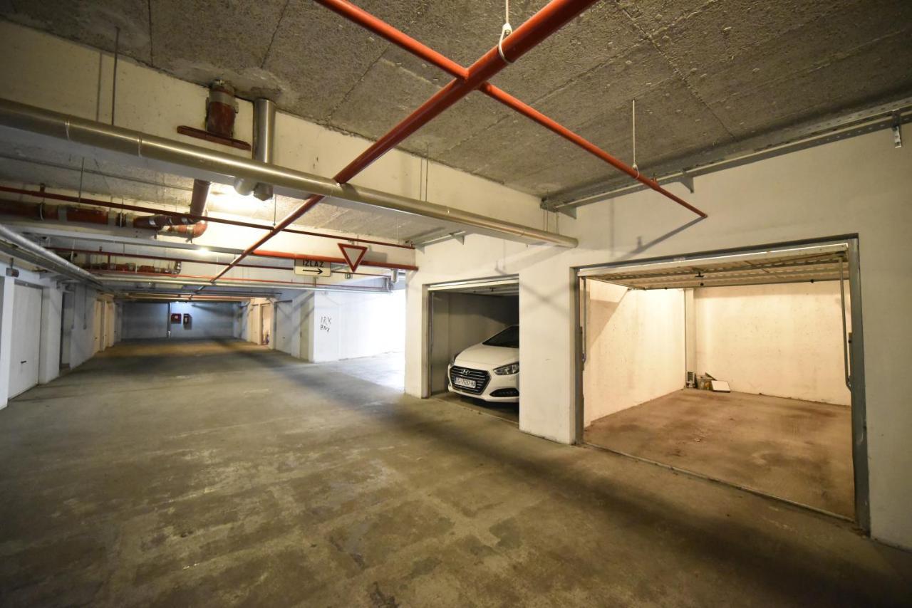 Block Apartment Park With Private Garage Parking Zagreb Extérieur photo