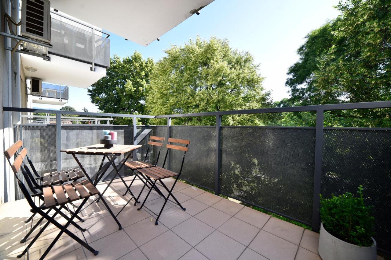 Block Apartment Park With Private Garage Parking Zagreb Extérieur photo